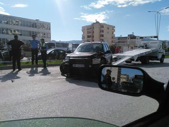 FOTO/ Vlorë, aksident në Transballkanik, fuoristrada përplaset me “Audin”