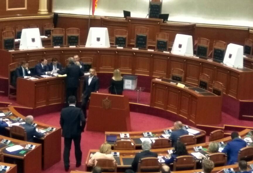 Deputetët e LSI bojkotojnë votimin e Gramoz Ruçit, ja çfarë tha Monika Kryemadhi