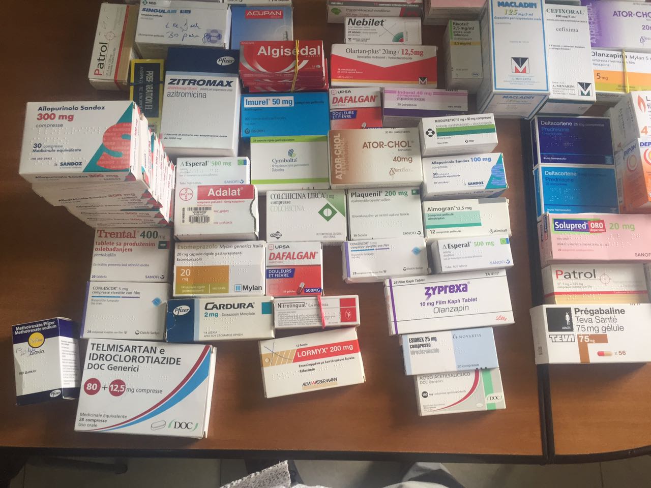 EMRAT/ Kontrabandë ilaçesh, dy menaxherët e farmacive në pranga