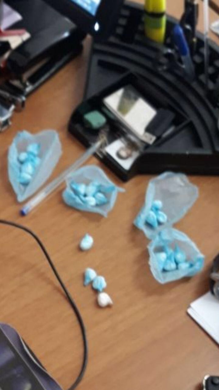 FOTO/ Drogë në çorape dhe në çelësat e makinës, arrestohet laçjani