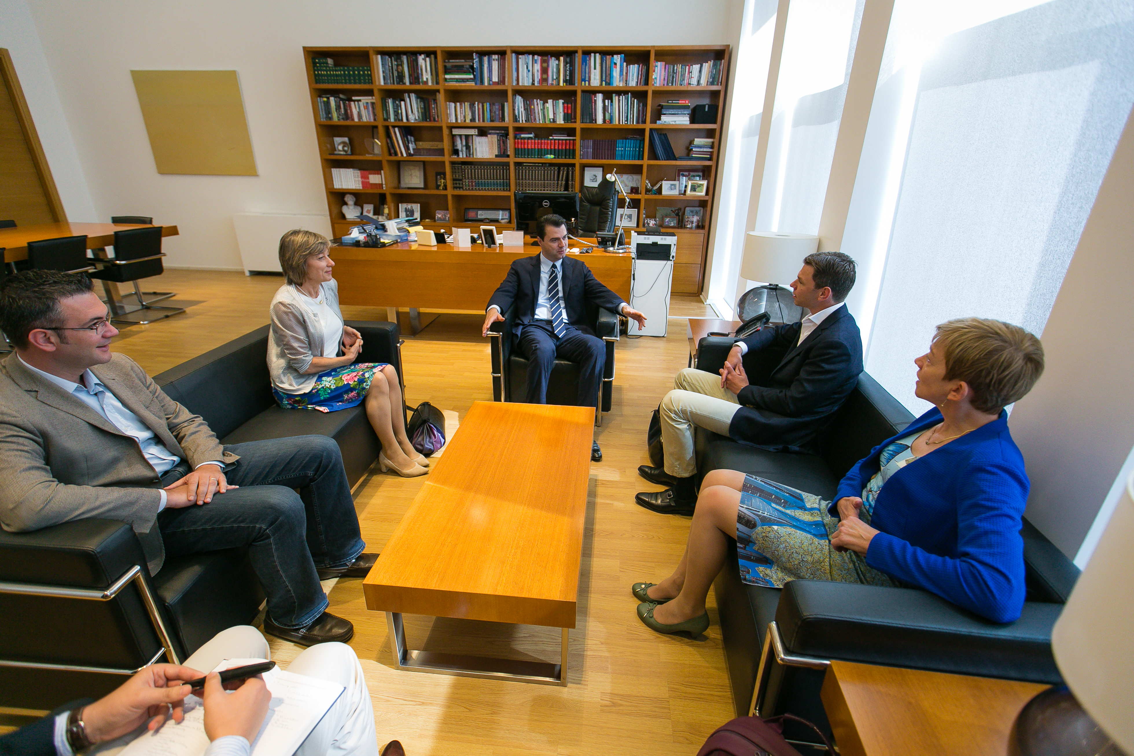 Basha merr mbeshtetjen e holandezeve te djathte, takim ne Tirane