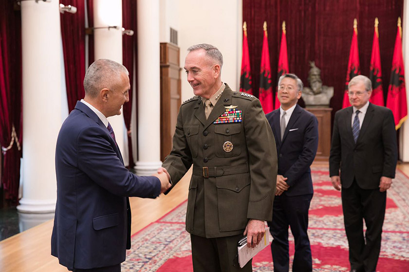 FOTO GALERI/ Presidenti Meta priti Shefin e Shtabeve të Bashkuara të SHBA-ve, ja për çfarë biseduan