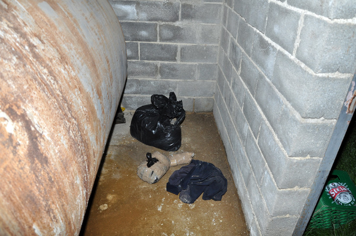 EMRA & FOTO GALERI/ Korçë, drogë dhe armë në pikën e karburanti, prangosen dy vëllezërit Kapurani dhe punëtori i tyre