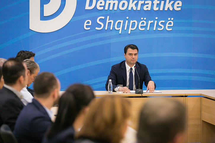 VIDEO/ Basha mbledh grupin e ri parlamentar: Kjo është një kohë kritike, ja tre sfidat e PD-së