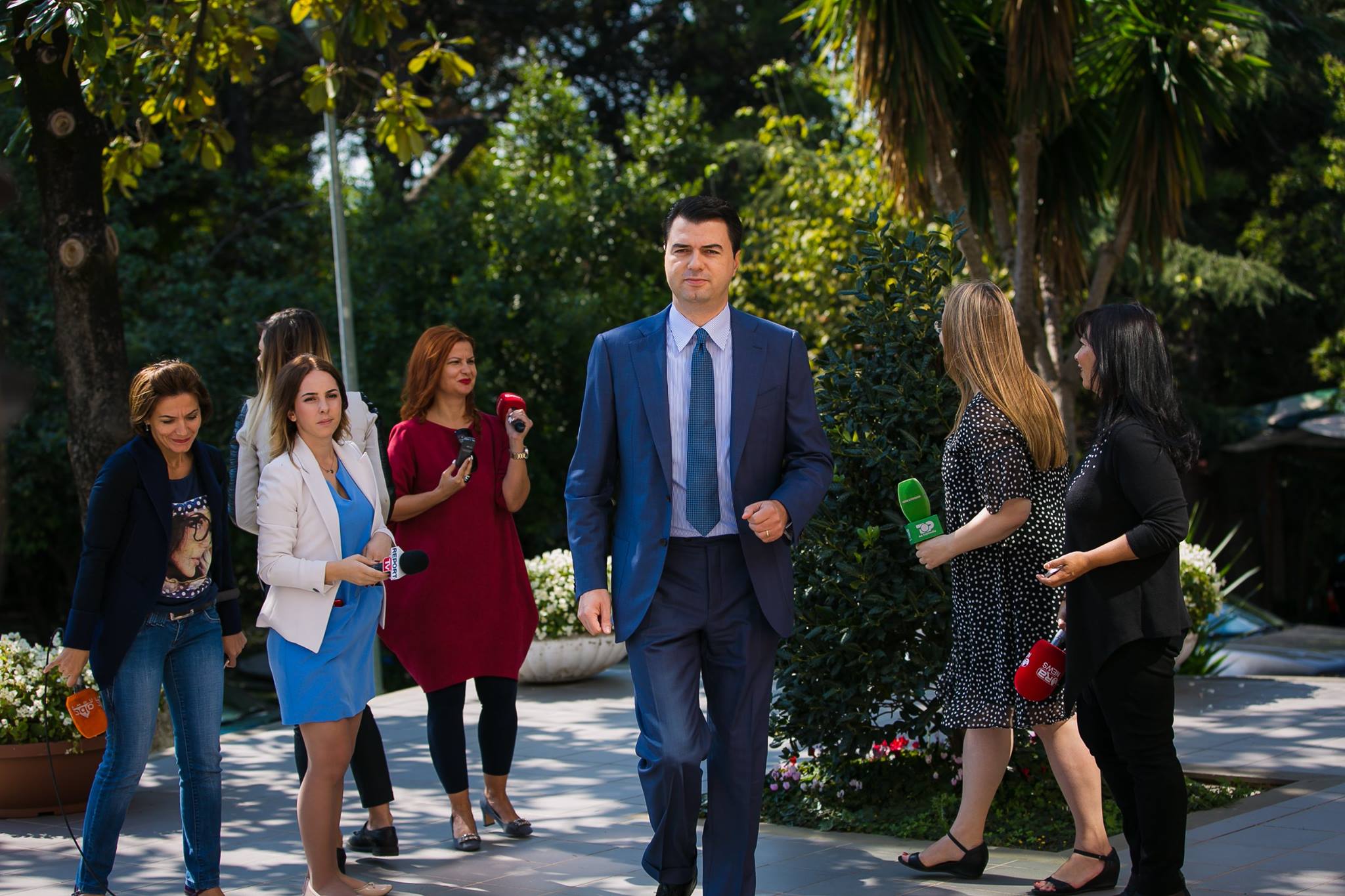 Basha: Rama të ndajë mendjen, o me bandat, o me drejtësinë!