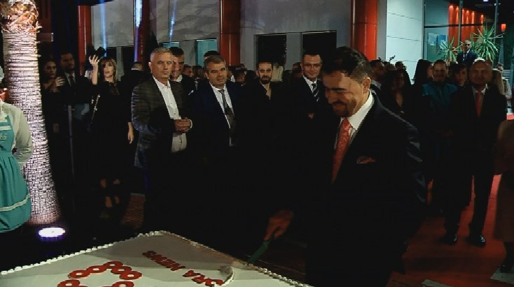 FOTO GALERI/ Ora News feston 10-vjetorin, prezanton logon e re