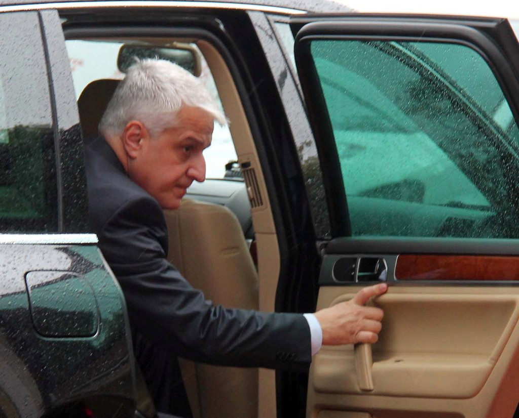 Ylli Manjani ironizon ministrin Pandeli Majko