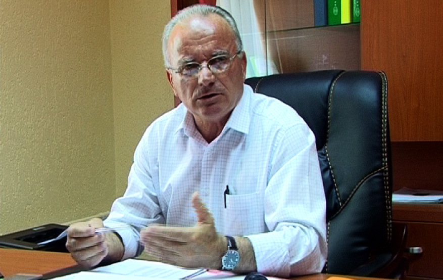 EMRI & FOTO/ Drejtori i spitalit të Lezhës kundër kryeministrit Edi Rama