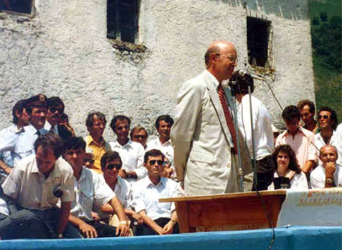 VITI 1992 – FOTO GALERI/ Ambasadori amerikan Rajerson nderoi Prek Calin