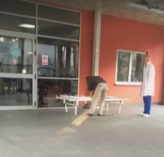 VIDEO DENONCIMI/ “Ky burrë e ka fituar tenderin për të rregulluar shtretërit në QSUT”