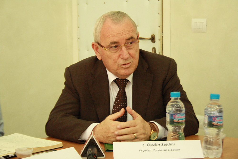 SAKANDAL/ Makinën e Policisë në Elbasan e goditi dhëndri i Qazim Sejdinit me një shokun e tij