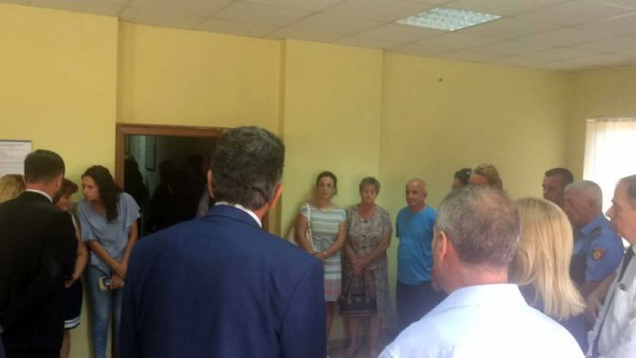 FOTO GALERI/ Vrasja e Fildes Hafizit, kolegët homazhe në gjykatën e Shkodrës