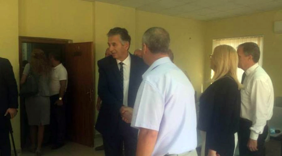 FOTO GALERI/ Vrasja e Fildes Hafizit, kolegët homazhe në gjykatën e Shkodrës