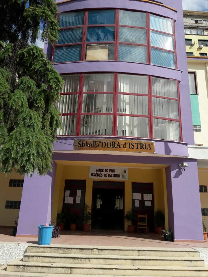 FOTO/ “Zhduket shkolla” me urdhër nga lart…!!!