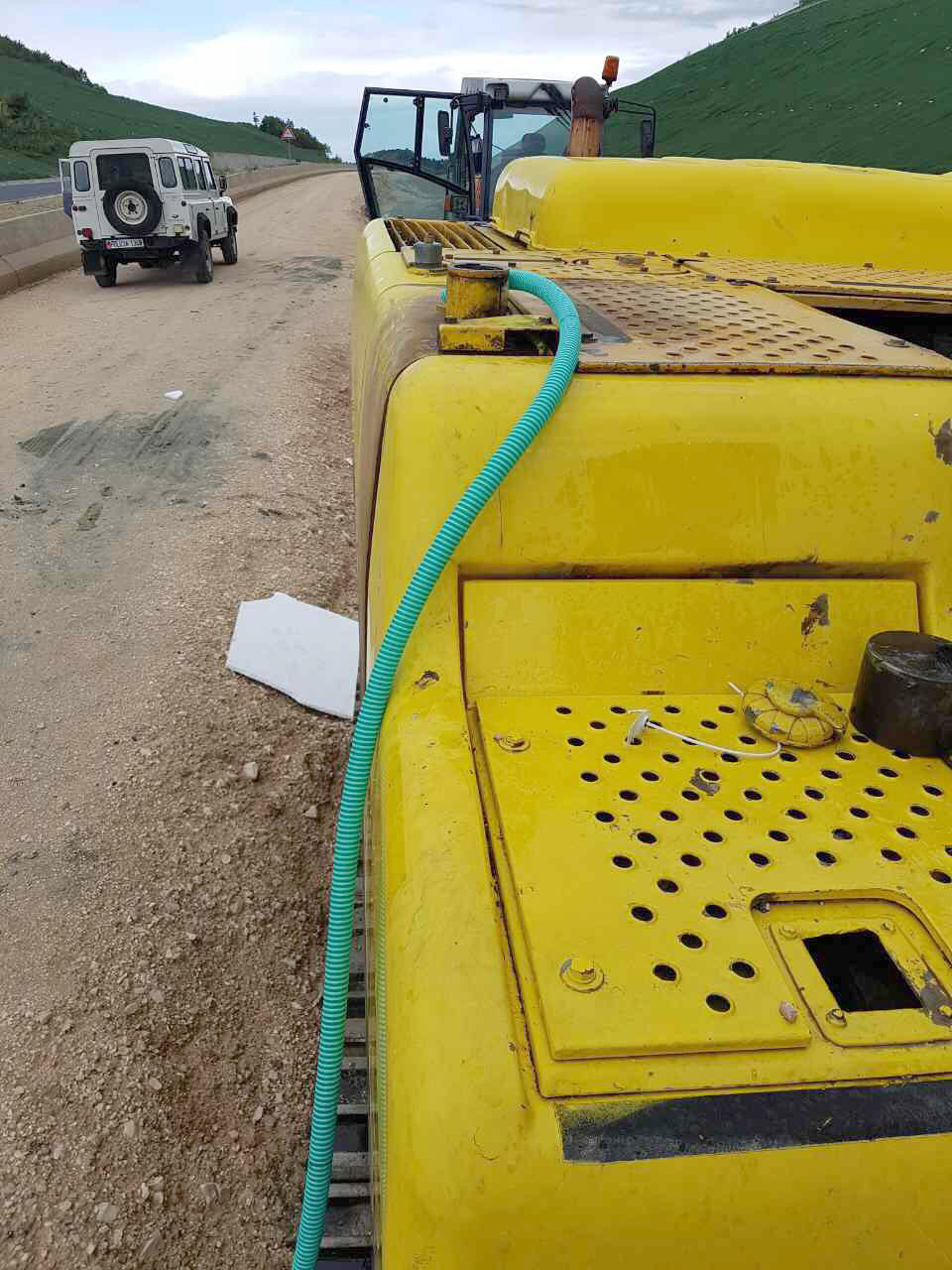 EMRA & FOTO GALERI/ Tiranë, nga Fushë Kruja vidhnin karburant në mjetet e një kantieri në Mullet, në pranga tre persona