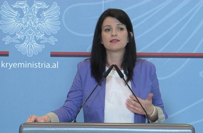 Nisin shkurtimet në administratën publike, publikohet letra e Albana Kociut