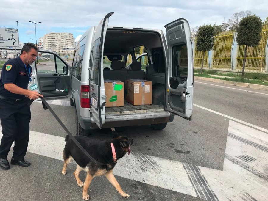 FOTO/ Siguria portuale, policia 24 orë kontroll në Durrës