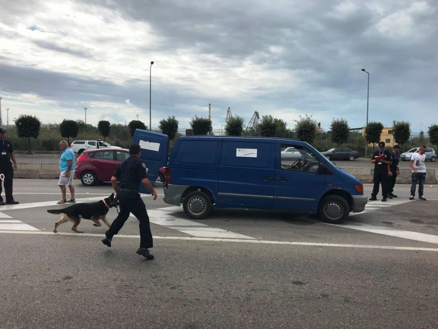 FOTO/ Siguria portuale, policia 24 orë kontroll në Durrës