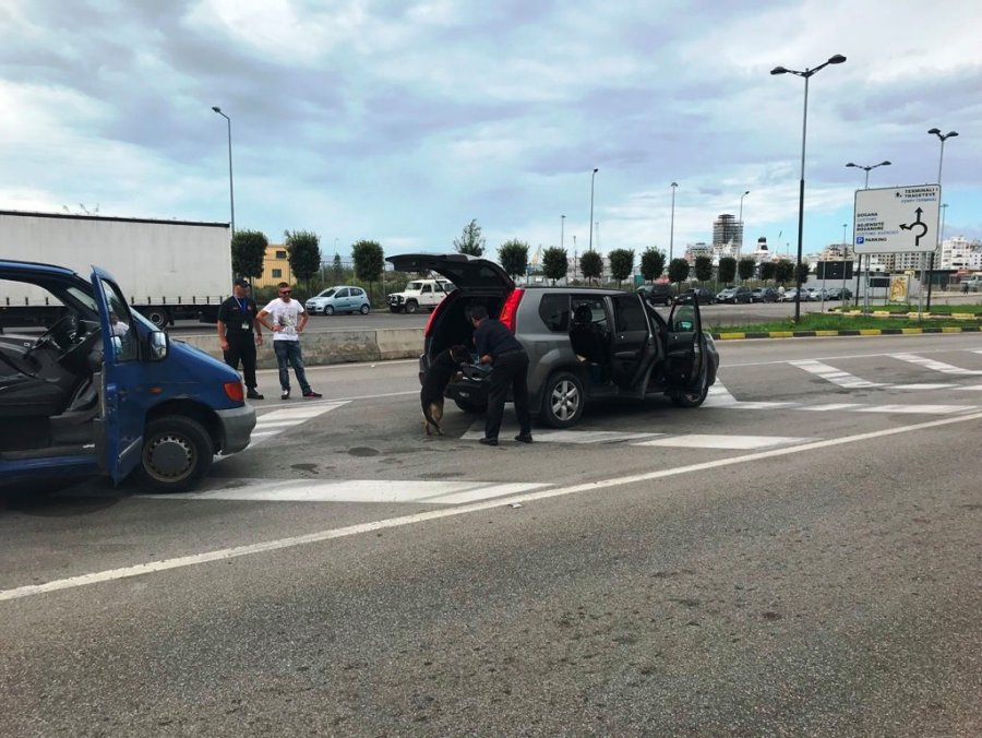 FOTO/ Siguria portuale, policia 24 orë kontroll në Durrës