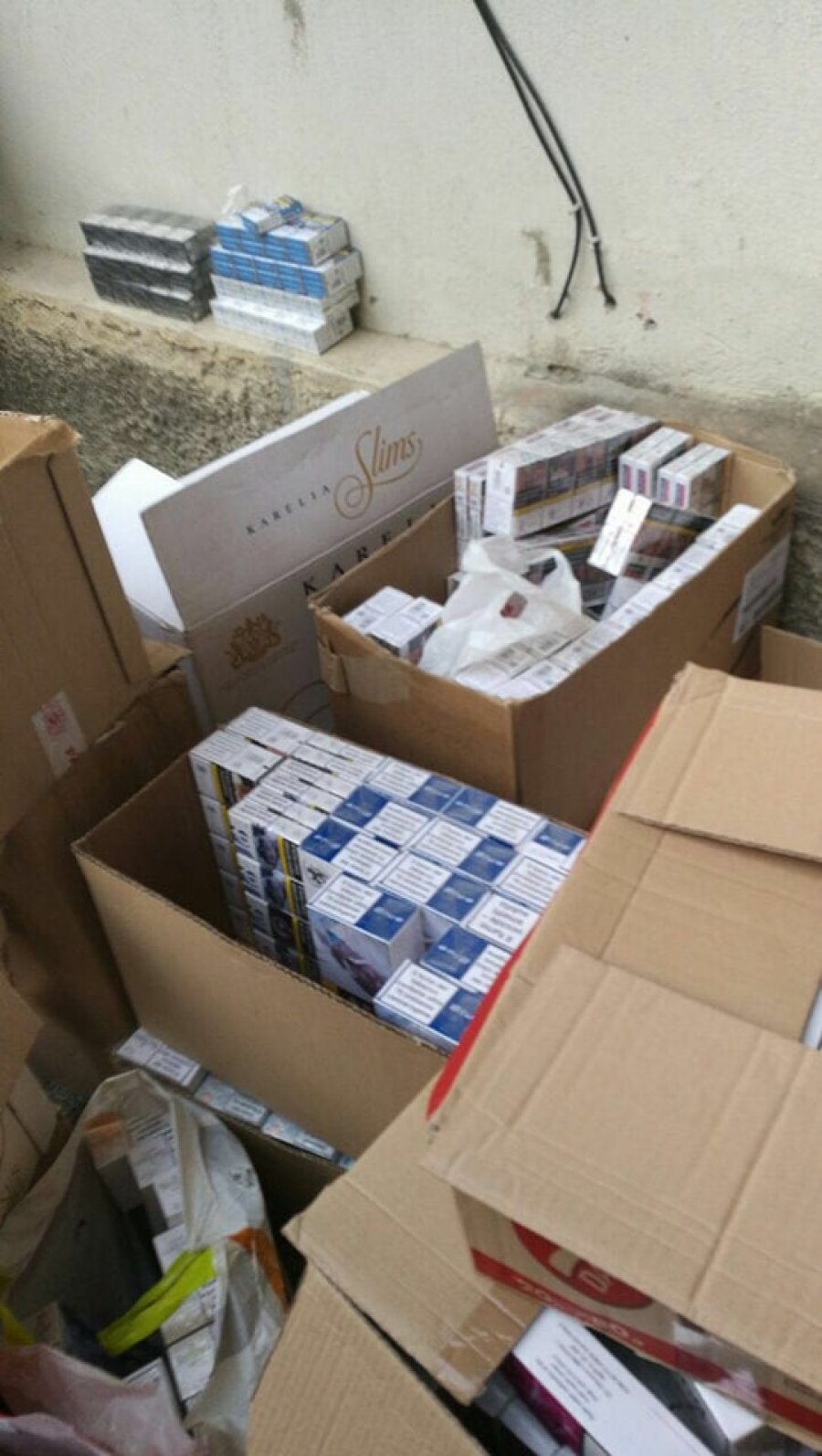 EMRI/ Kapet me 1301 steka cigaresh pa pullë fiskale, arrestohet kontrabandisti