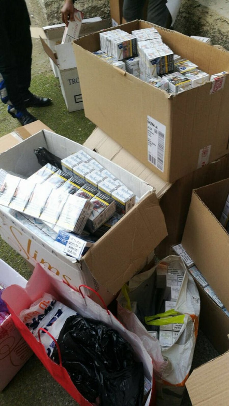 EMRI/ Kapet me 1301 steka cigaresh pa pullë fiskale, arrestohet kontrabandisti