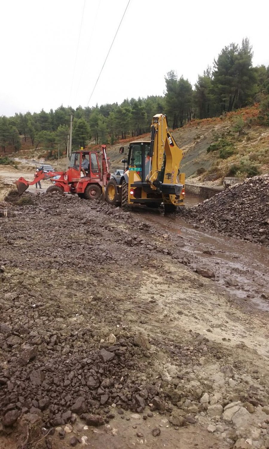 FOTO/ Kujdes nëse kaloni në këtë rrugë, përbën rrezik
