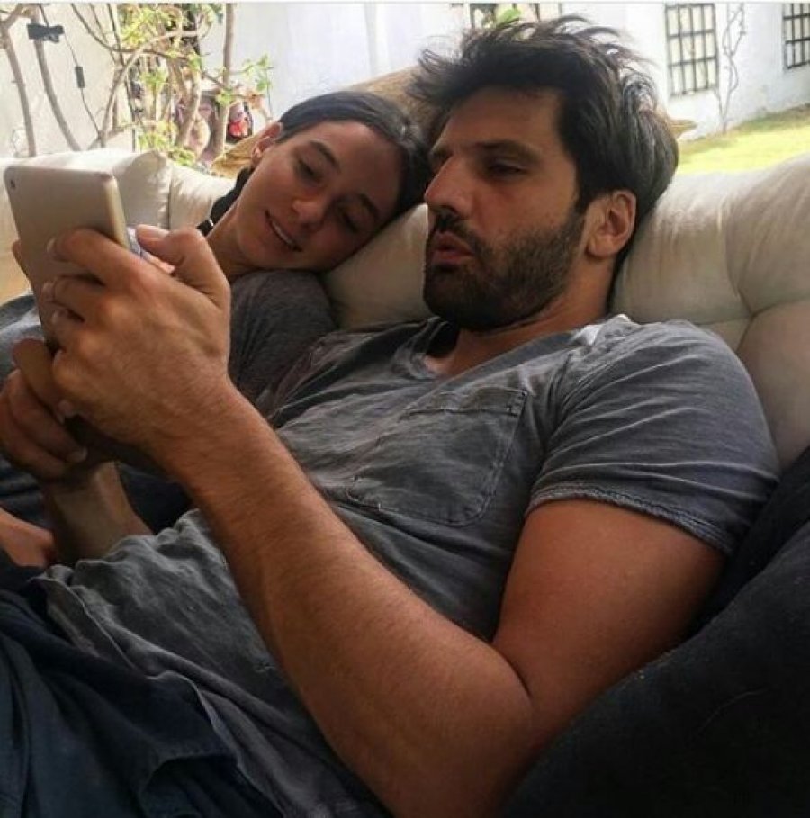 FOTO/ Aktori i njohur shqiptar na prezanton të dashurën