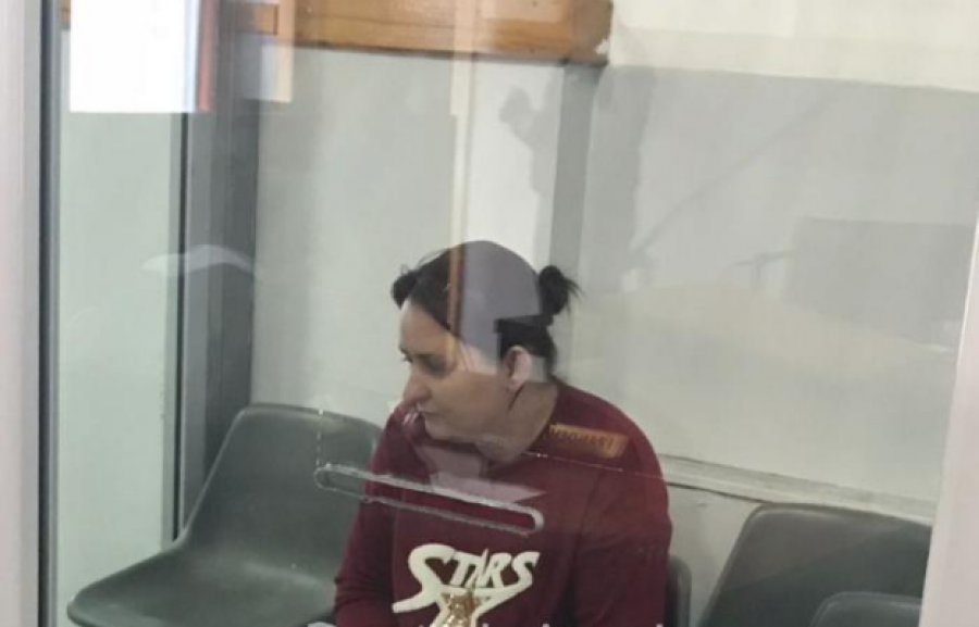 Zbulohen adresat e fb të Enertilës: Familja e saj imagjinare, burri dhe kunatat