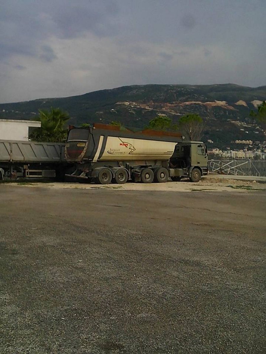 Lushnjë, fshihte të ardhurat, biznesmeni dhe dy shoferët përfundojnë nën hetim