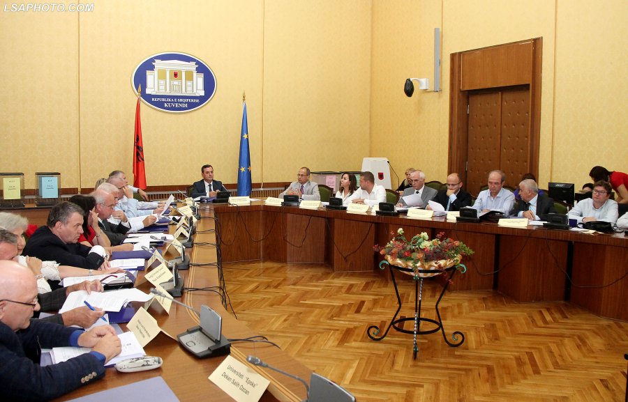 VIDEO SKANDAL/ Përgjigjet e kandidatëve që do të hetojnë gjyqtarët e prokurorët, përgjigjet e tyre të bëjnë “të vësh duart në kokë”