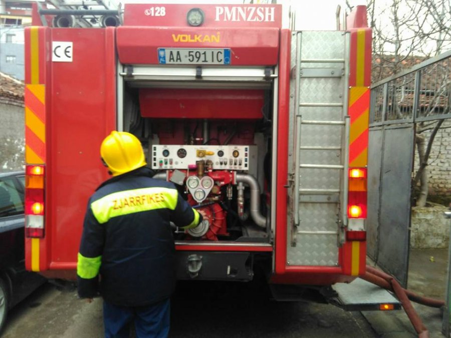 Bie zjarr në “Don Bosko”, po digjet një banesë