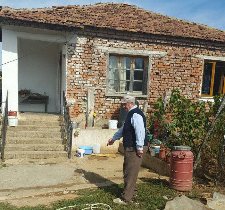 Vrasja e gruas në Pogradec, babi i autorit tregon si e gjeti të birin me sqepar në dorë