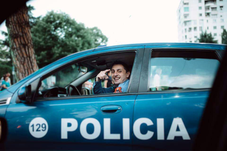 Kavajë, Gjykata lë në burg policin e “Shqiponjave”