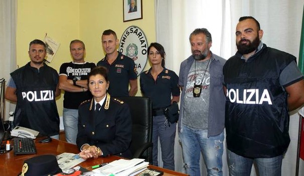 Shqiptari, rrahje me karrige me policët italianë ne mes të restorantit