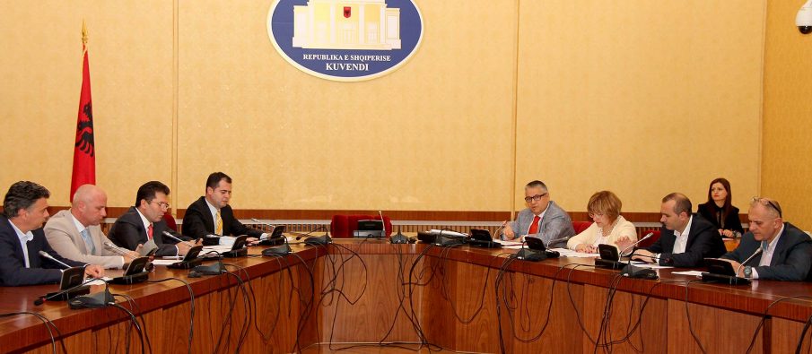 REAGIMI/ Qeveria kërkon që ta shtyjë reformën zgjedhore në kalendat greke