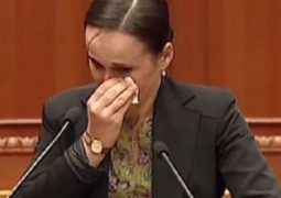 Rigerta Loku, vajza nga Rresheni tronditi sot Parlamentin qe ktheu ne bareshe studenten e “la Sapienza”!