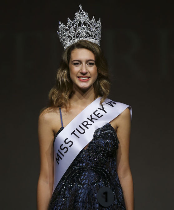 FOTO/ Postimi në Twitter i kushton kurorën Miss Turqisë