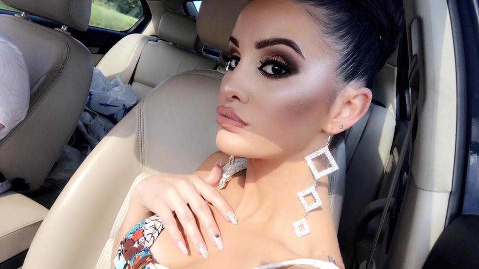 VIDEO/ Shokon “Missi” që fitoi 5 kurora bukurie: Ju tregoj pazaret që bëhen për të blerë çmime