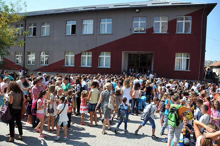 Sot fillon viti i ri akademik, më se 495 mijë nxënës ulen në bankat e shkollës