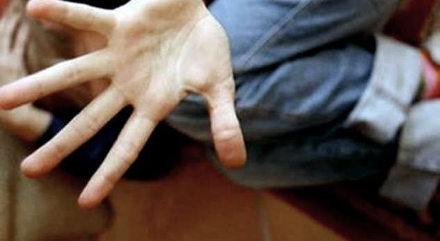 Lezhjani rrëfen dramën e jetës: Halla më la “sakat” seksualisht!