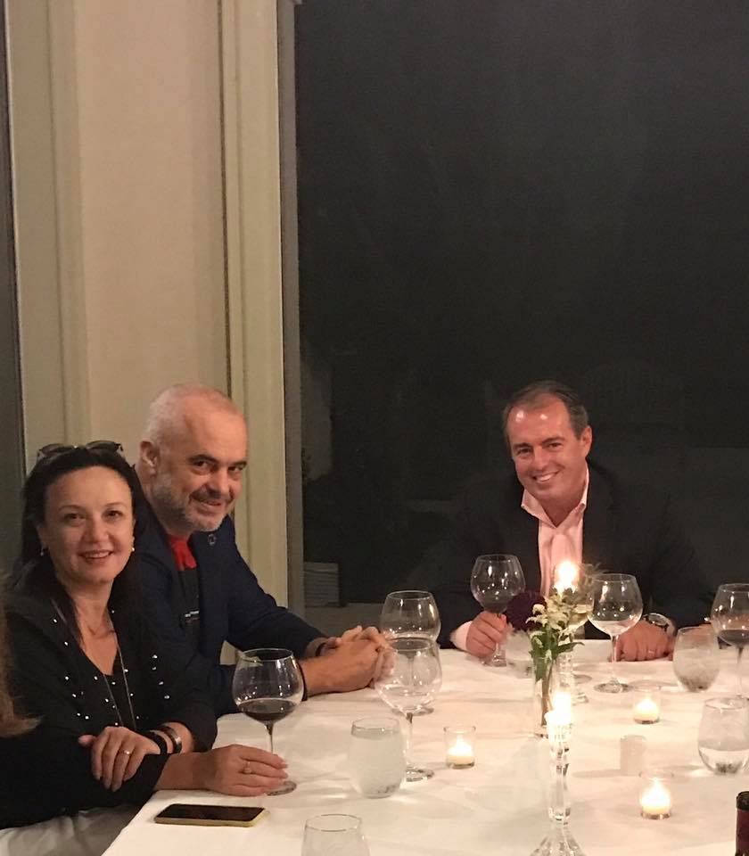 FOTO/ Rama dhe Linda, një darkë me “aksionerin” e ABI bank në Nju Jork