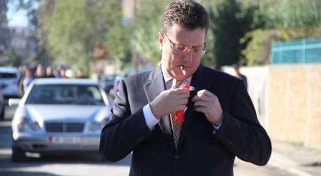 Nëna e Olldashit poston për Bajram: E ndeza një cigare për Sokolin