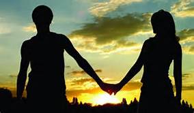 5 veprime të femrave që meshkujt nuk u rezistojnë dot