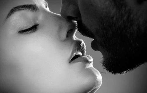 Çfarë na tërheq drejt puthjes