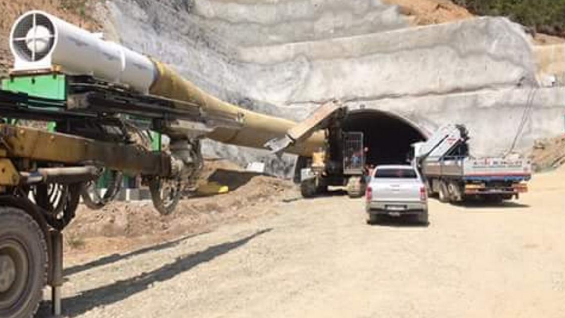 VIDEO & FOTO/ Hapet tuneli i parë në rrugën Qafë Pllocë-Qukës, ja punimet në vazhdim