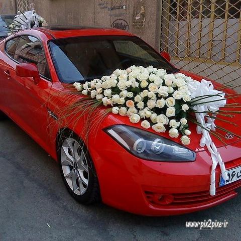 Makina udhëton në krah të kundërt, përplas nuse e dhëndërr në Porsche-n e zbukuruar