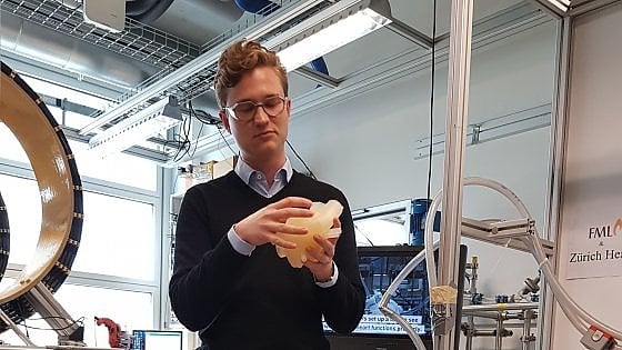 FOTO/ Krijohet zemra e parë prej silikoni, ja si vihet ajo në funksion