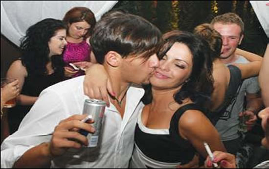 VIDEO/ Vdiq mëngjesin e sotëm, Adela theu tabutë shqiptare me historinë e dashurisë me Bjordin