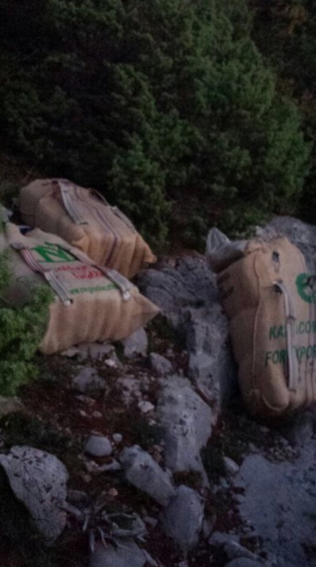 FOTO/ Malësi e Madhe, sekuestrohen 67.5 kg drogë, tre persona në kërkim