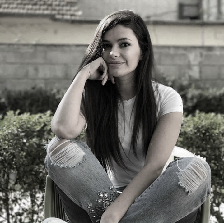 FOTO/ Rrëfehet mikesha e Adelës: E mbajte sekretin tënd përbrenda e nuk mërzite kurrë njeri!